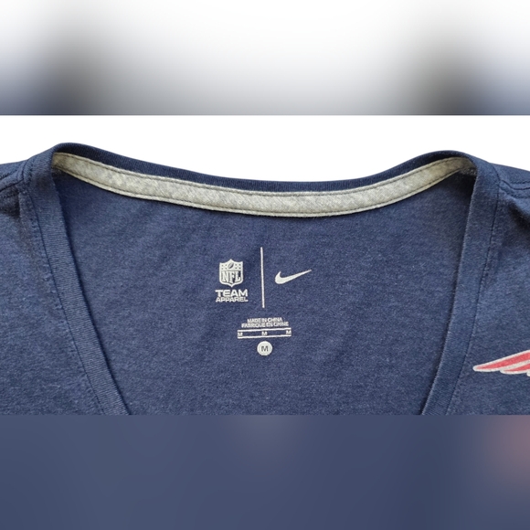 Women's New England Patriots Nike NFL Team Apparel V-Neck T-Shirt - Picture 2 of 6